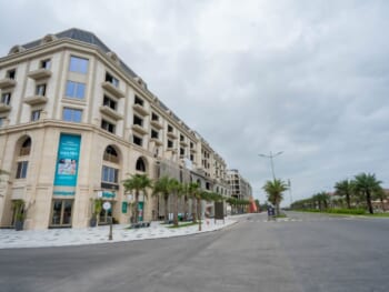 mat-truoc-can-lien-ke-shophouse-6,5-tang-regal-legend-quang-binh-otm1-otm2