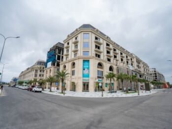 mat-truoc-can-lien-ke-shophouse-6,5-tang-regal-legend-quang-binh-otm1-otm2