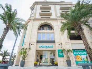 mat-truoc-can-lien-ke-shophouse-6,5-tang-regal-legend-quang-binh-otm1-otm2