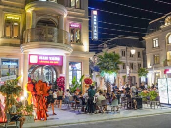 tien-ich-nha-hang-lau-nuong-han-yang-han-quoc-thuoc-regal-legend-quang-binh